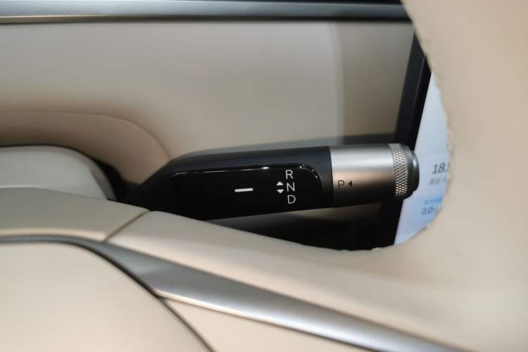 Used ONVO Luxeed L90 2025 Model—Max Six-Seater Version