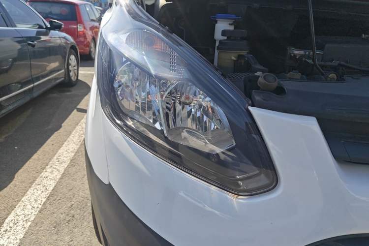 Used Ford Transit 2019 2.0T Diesel Multi-Purpose Commercial Vehicle Mid-Drive Mid-Roof 6-Seater China VI Standard
