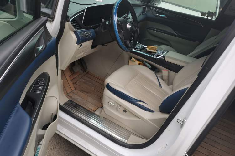 Used Buick GL8 2021 ES Landtrek 653T Comfort Edition