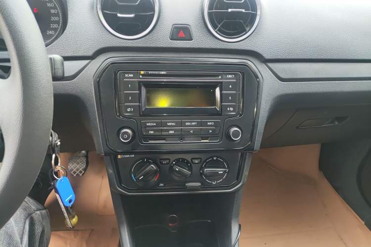 Used Volkswagen Jetta 2017 1.4L Manual Fashion Edition
