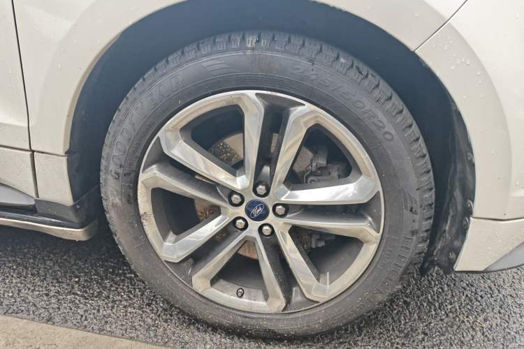 Used Ford Edge 2017 EcoBoost 245 Two-Wheel-Drive Sporty 7-Seater Right Front Wheel Hub