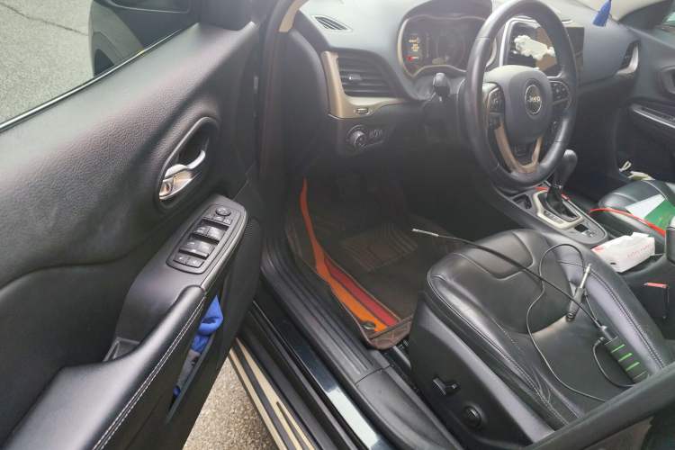 Used Jeep Cherokee 2016 2.4L Leading Edition