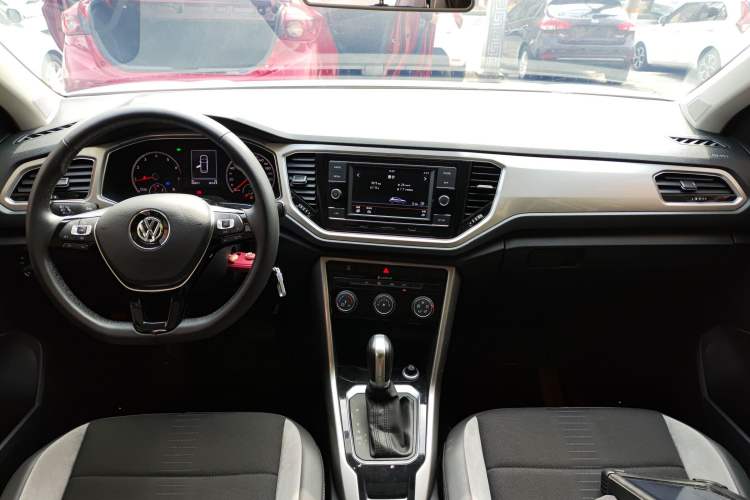 Used Volkswagen T-ROC 2020 230TSI DSG Two-Wheel Drive Advanced Version Center Console