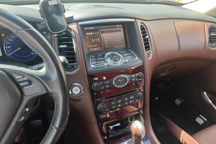 Used Infiniti QX50 2013 2.5L Two-Wheel-Drive Elegant Edition