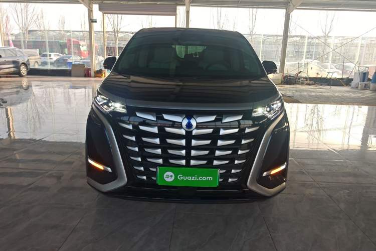 Used Denza D9 2022 DM-i 1040 Prestige Model
