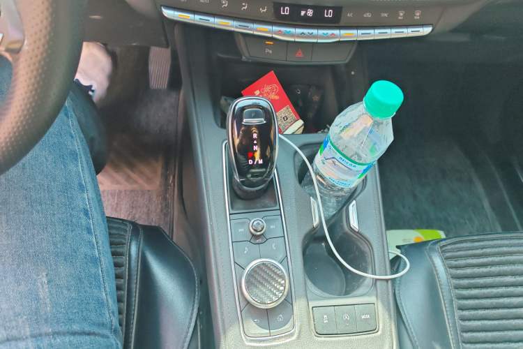 Used Cadillac XT4 2022 28T Two-Wheel-Drive Luxury Version
