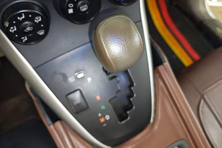 Used Toyota Verso 2015 180E CVT Crossover Edition Gear Lever