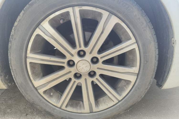 Used Peugeot 408 2015 1.2T Automatic Luxury Edition Right Front Wheel Hub
