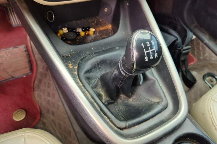 Used Ford Escort 2015 1.5L Manual Comfort Model Gear Lever