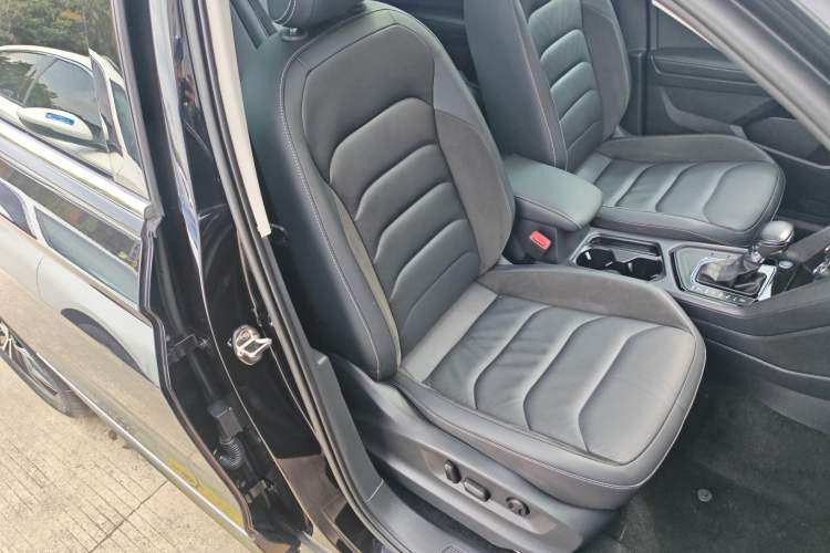 Used Volkswagen Tiguan L 2019 330TSI Automatic Two-Wheel Drive Smart Luxury Version China VI Standard Right Front Seat