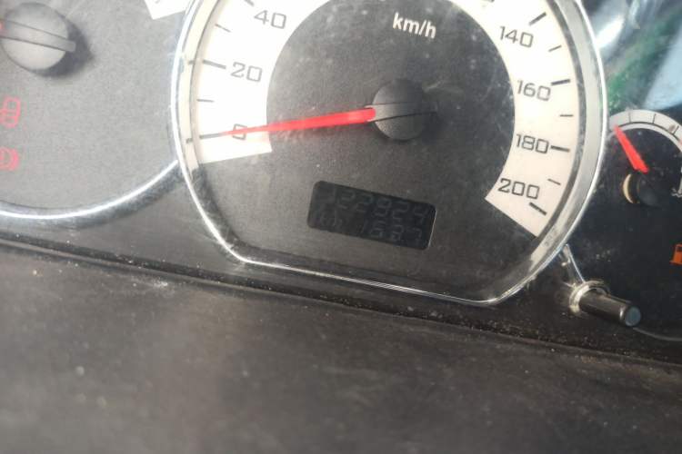 Used Wuling Hongguang 2013 1.5L S Luxury Model Odometer Close Up