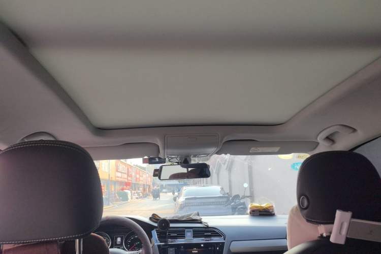 Used Volkswagen Tiguan L 2018 Facelift 330TSI Automatic Two-Wheel Drive Luxury Edition Headliner