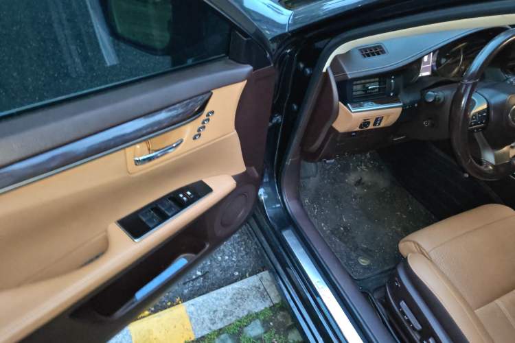 Used Lexus ES 2015 250 Elegant Edition Driver Seat