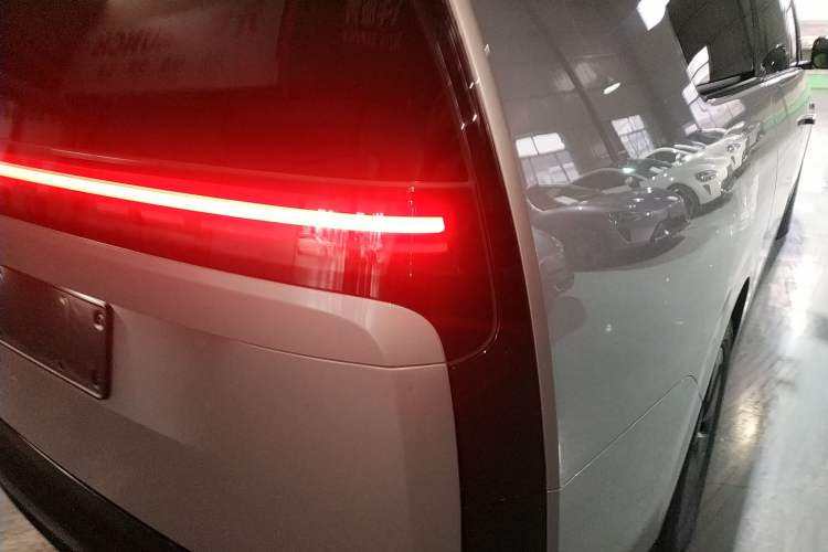 Used Li Auto MEGA 2024 Ultra Model
