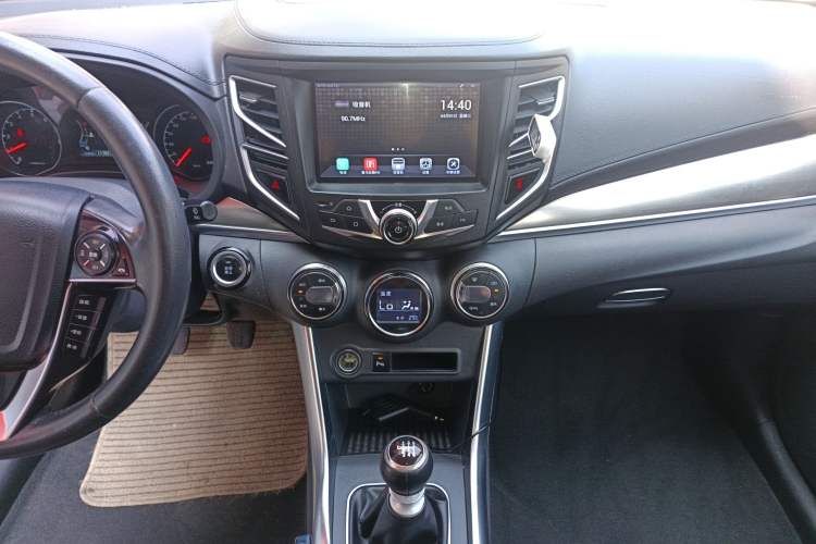 Used BYD Song 2016 GaiShi Edition 1.5TI Manual Elite Model Audio And AC Panel