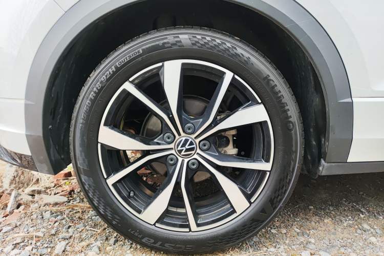 Used Volkswagen T-ROC 2024 300TSI DSG Two-Wheel-Drive Chen Guang Edition Right Rear Wheel Hub