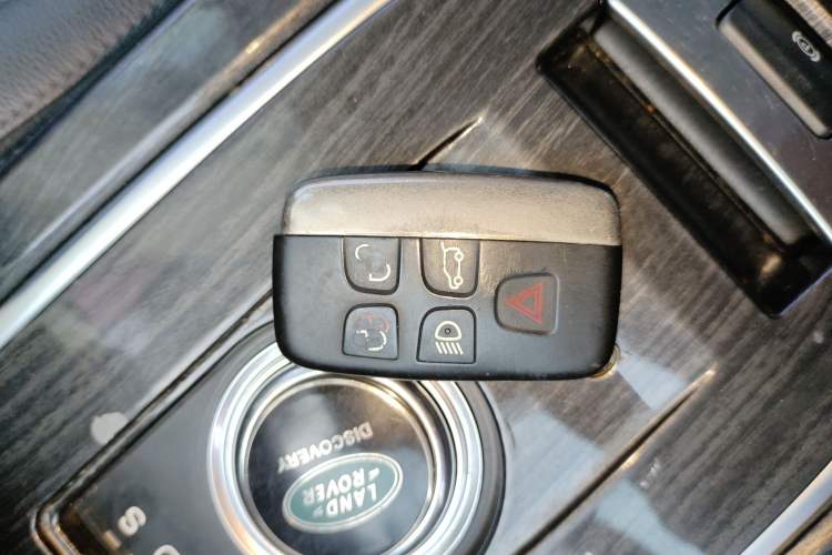 Used Land Rover Discovery Sport 2018 240 PS SE Version