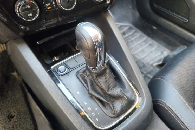 Used Volkswagen Sagitar 2015 230TSI Automatic Luxury Model
