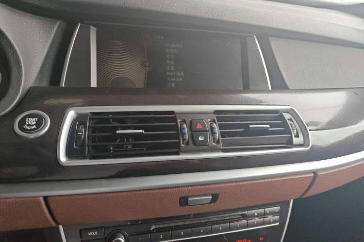 Used BMW 5 Series GT 2010 535i Leading Model Audio And AC Panel