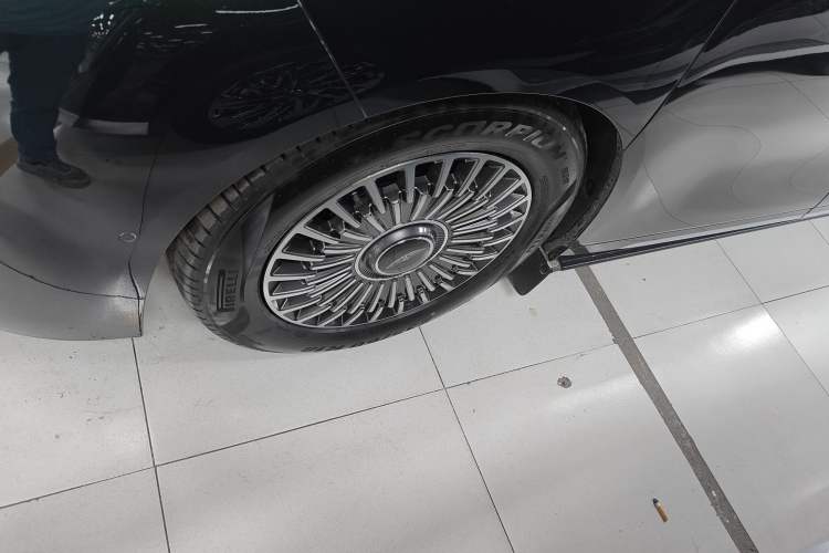 Used Geely Galaxy LEVC L380 2025 805 km Flagship Version All-Wheel Drive Exterior 4