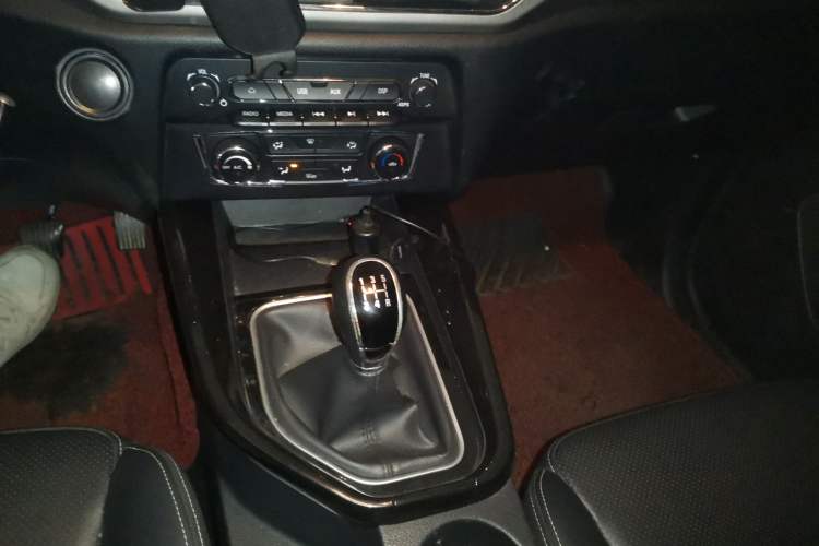 Used Dongfeng Fengon S560 2018 1.8L Manual Urban Model 5 Seats
