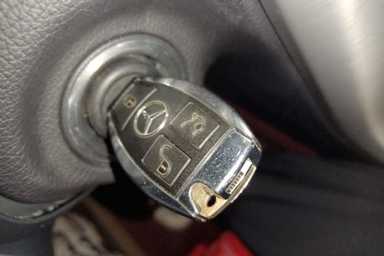 Used Mercedes-Benz SLK-Class 2011 SLK 200 Fashion Model
