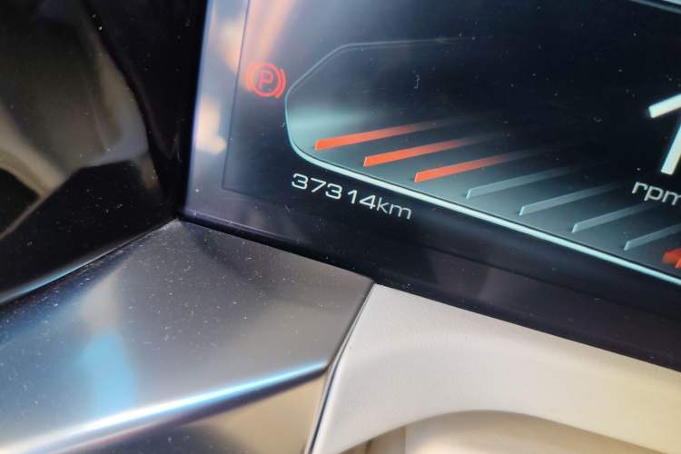 Used Cyberspace Tank 300 2021 2.0T Cyber Tank Odometer Close Up