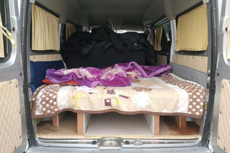 Used SAIC MAXUS Xintu V80 2021 2.0T AMT Classic Aoyuntong Short Wheelbase Mid-Roof 5/6-Seater