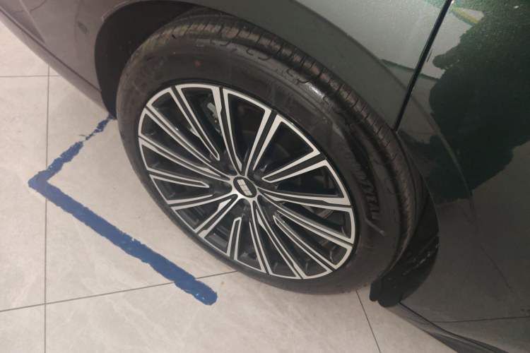 Used Geely Galaxy 8 2025 130km EM-P Starship Edition Right Rear Wheel Hub
