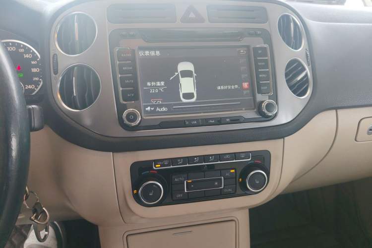 Used Volkswagen Tiguan 2012 1.8TSI Automatic All-Wheel Drive Elite Edition Audio And AC Panel