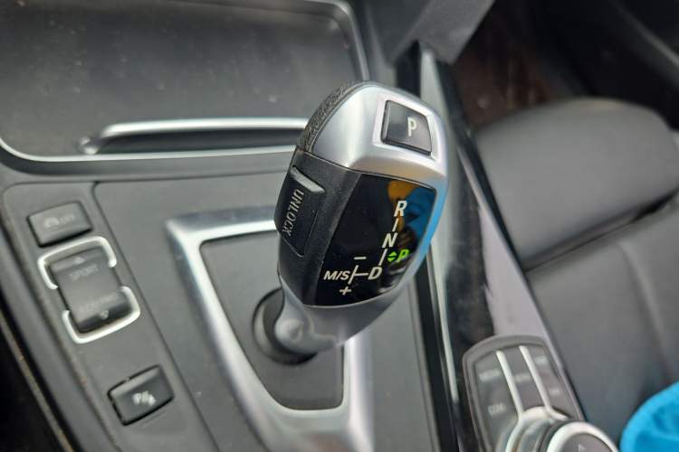 Used BMW 3 Series GT 2019 320i Sport Edition Gear Lever