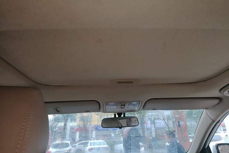 Used Hyundai Verna (older generation) 2014 1.4L Automatic Leading-Edge GLX Headliner