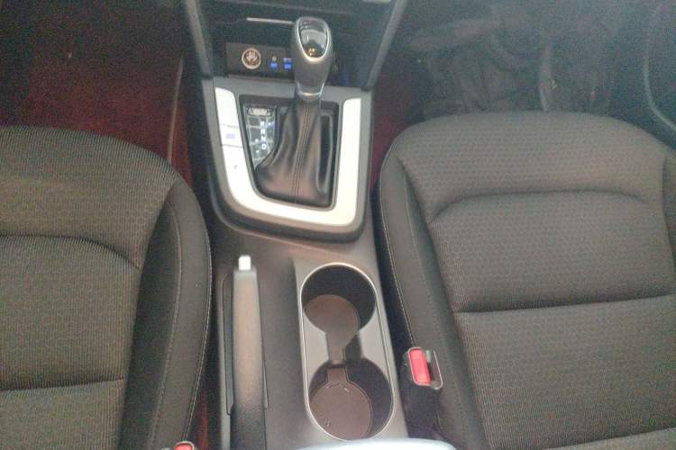 Used Hyundai Elantra (6th Generation / Lingdong) 2016 1.6L Automatic ZhiXuan – Elite Version Gear Lever