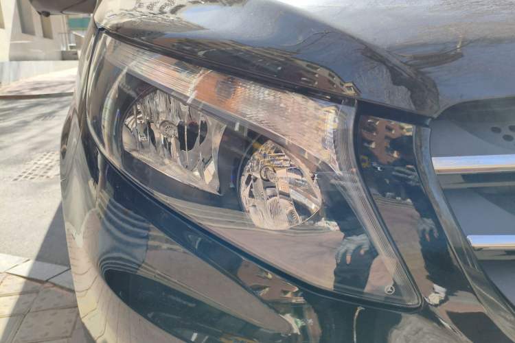 Used Mercedes-Benz Vito 2018 2.0T Elite Version 9 Seats China VI Emission Standard Right Front Headlight