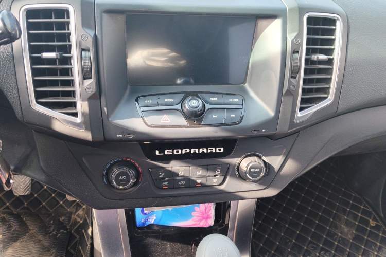 Used Leopaard Q6 2015 2.4L Manual Two-Wheel-Drive Elite Model