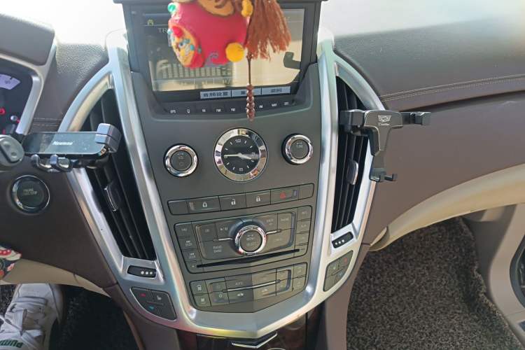 Used Cadillac SRX 2012 3.0L Elite Edition Audio And AC Panel