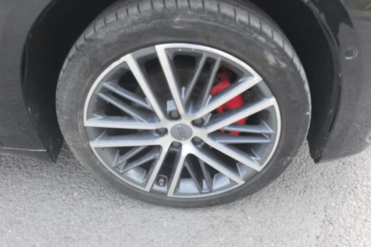 Used Geely Auto Preface 2023 2.0TD Prestige Version Right Front Wheel Hub