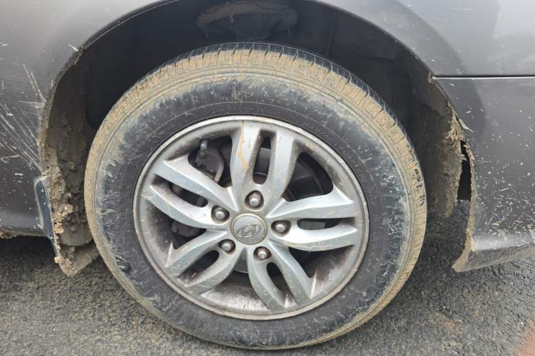 Used Hyundai Celesta 2011 1.6L Manual Comfort Edition Right Front Wheel Hub