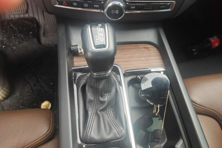 Used Volvo XC60 2021 T5 4x4 Smart Luxury Edition Gear Lever