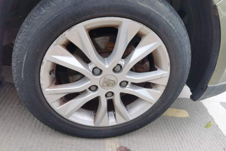 Used Baojun 730 2014 1.5L manual luxury trim 7 seats