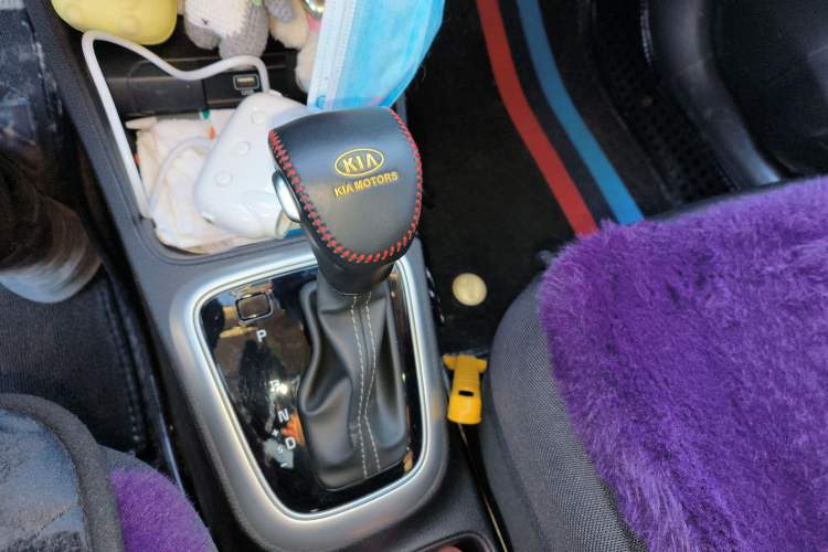 Used Kia kx1 Stonic 2021 1.4L Automatic Fun Edition Gear Lever