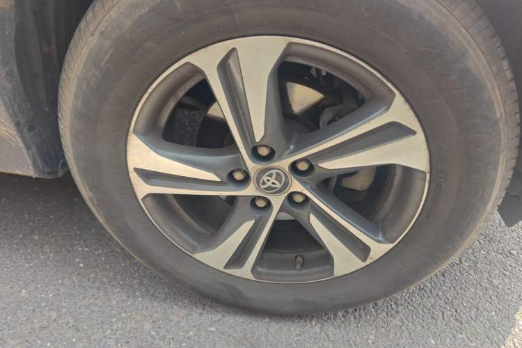 Used Toyota RAV4 2015 2.0L CVT Two-Wheel Drive Fashion Edition Exterior 1