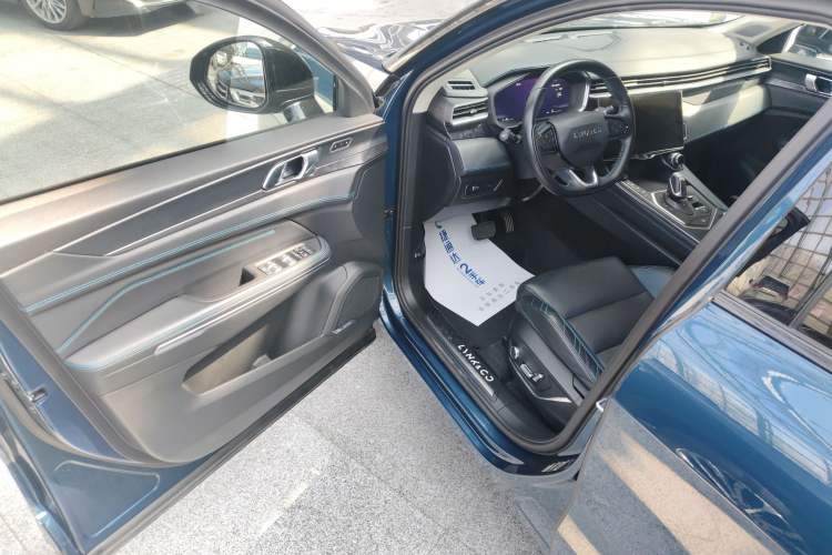 Used Lynk & Co 05 2020 2.0TD Two-Wheel Drive Shine Halo
