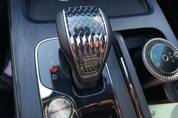 Used GAC Trumpchi GS8 2022 Dual-Engine Series 2.0TM Two-Wheel Drive Prestige Edition (7 Seats) Gear Lever