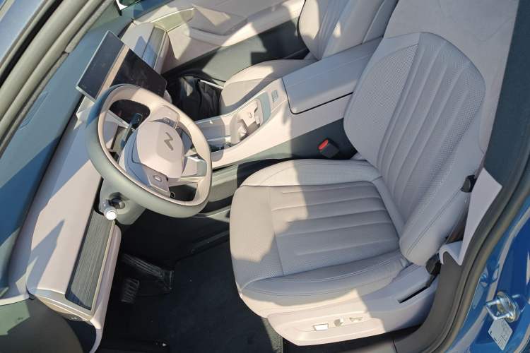 Used ONVO L60 2024 60 kWh All-Wheel Drive