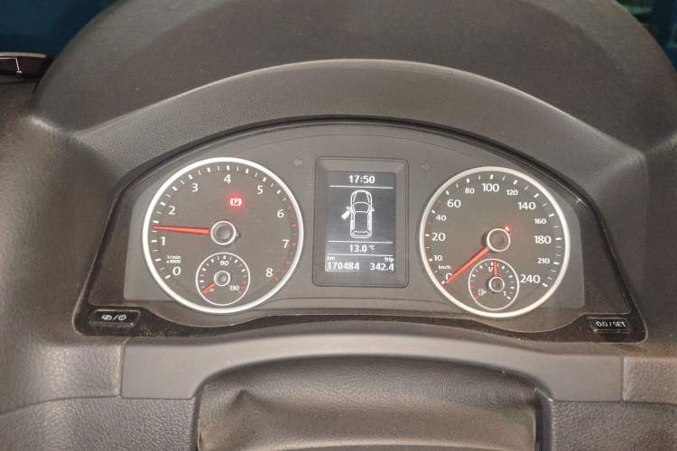 Used Volkswagen Tiguan 2016 300TSI Manual Two-Wheel Drive Trend Edition Instrument Cluster