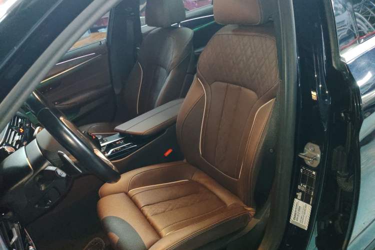 Used BMW 5 Series 2023 530Li Luxury Edition M Sport Package Left Front Seat