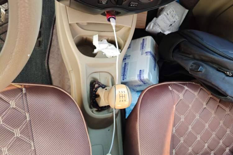 Used Nissan Livina 2010 Jingyue Edition 1.6L Manual All-Around Model Gear Lever