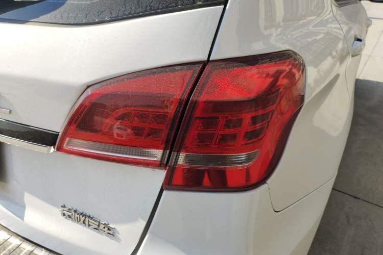 Used Haval H2 2016 Red Label 1.5T Manual Two-Wheel Drive Elite Model
