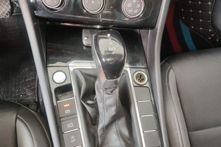 Used Volkswagen Sagitar 2021 280TSI DSG Comfort Connect Edition Gear Lever